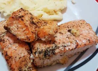 דג סלמון בתוספת פירה וסלט – מתכונים ברשת