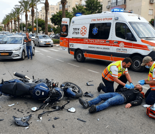 תאונת דרכים בראשון לציון: רוכב אופנוע נפצע באורח קל עד בינוני