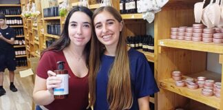 מהשדה למטבח: חניכי כפר הנוער עיינות משיקים סדרת שמני כתית וקמחים מיוחדים בעבודת יד